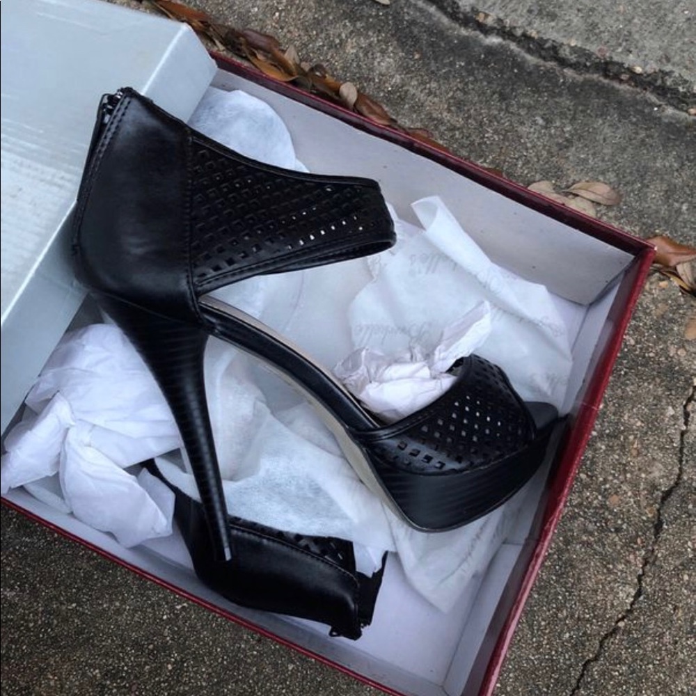 **Vegan**Patterned Black Platform Heels - Size 10